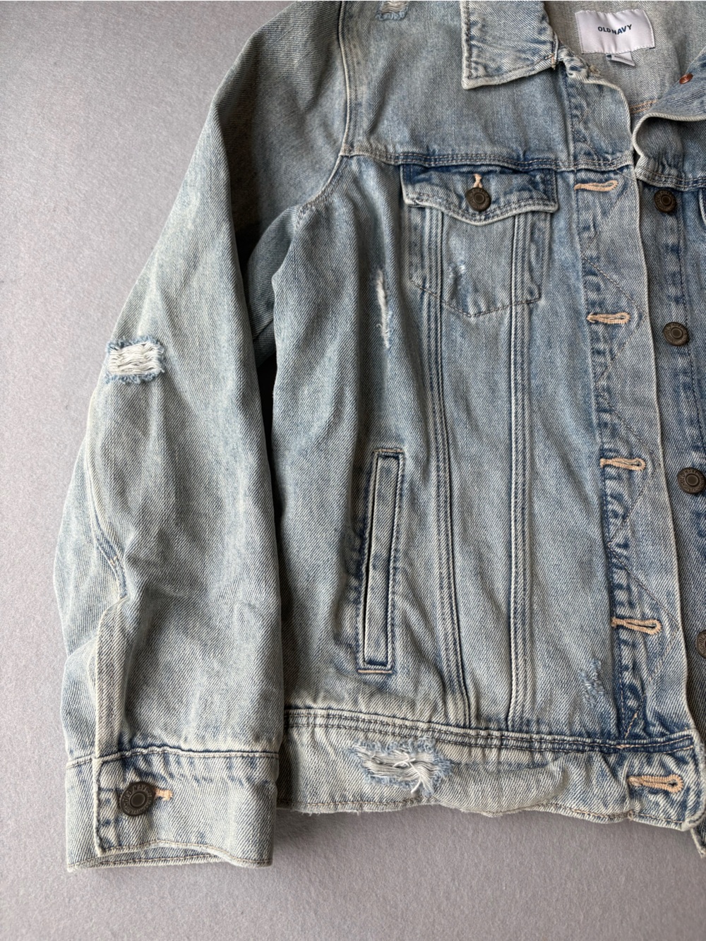 Old Navy Oversized Distressed Denim Jacket Light Wash sz L 100% Cotton - Picture 5 of 12